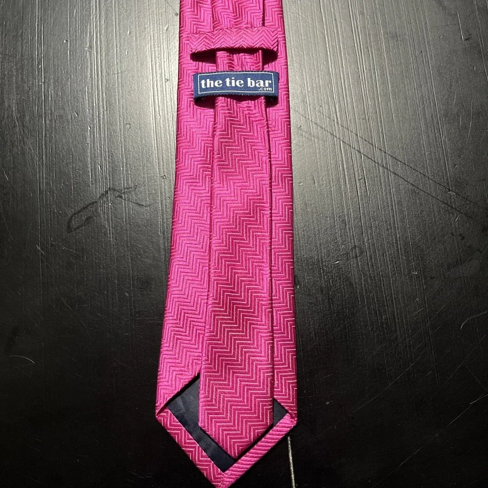 The Tie Bar Boys 100% Silk Necktie Pink Zig-Zag Pattern 3